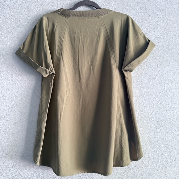 Athleta Womenβs Green Short Sleeve Zephyr Tee 2.0 Shirt Size M - Picture 2 of 6
